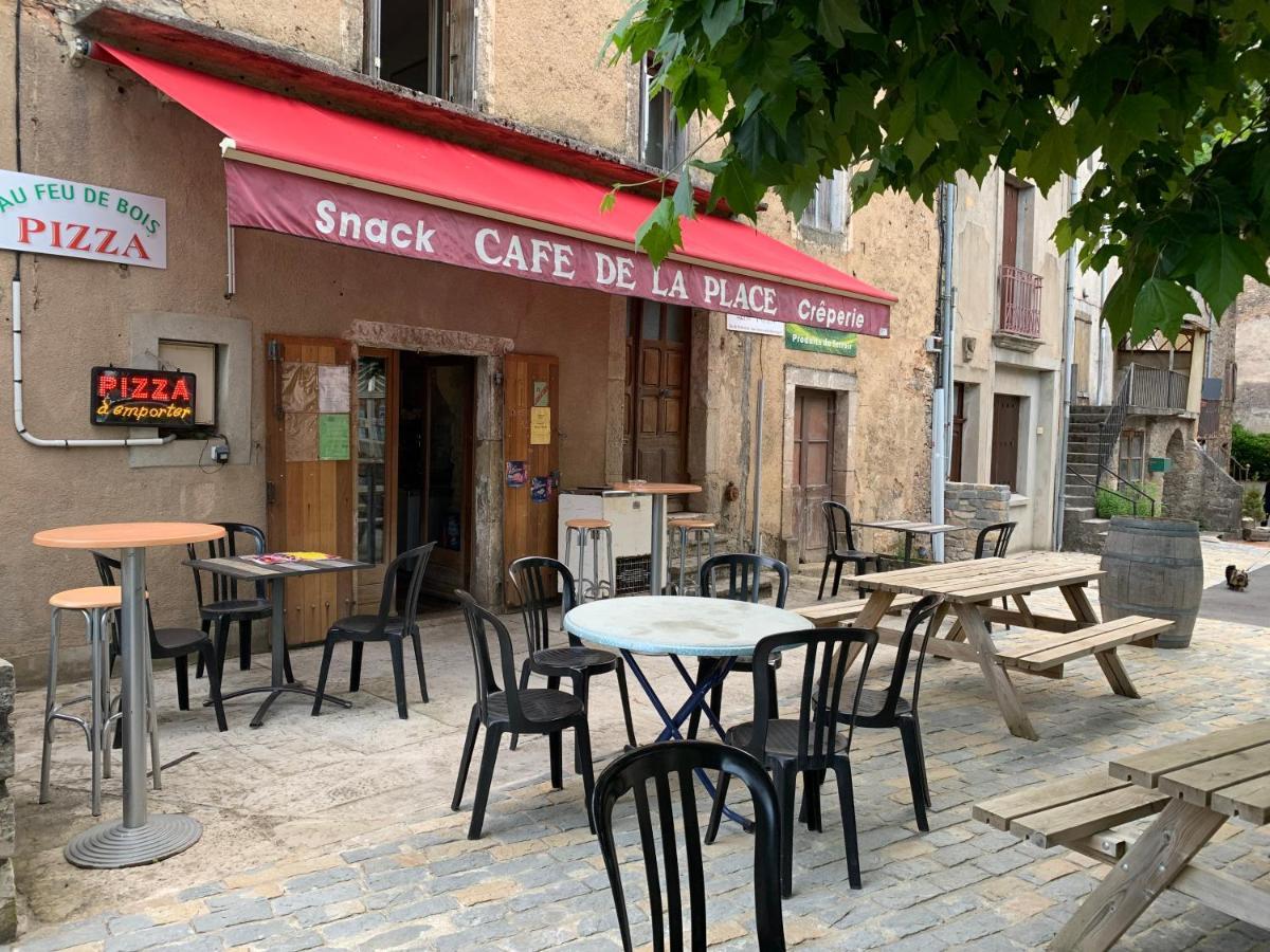 Cafe De La Place Gite & Chambres D'Hotes "Lou Pastre" Lanuejols  Exterior photo